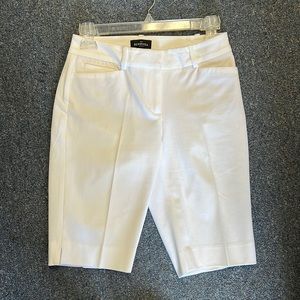💜White House Black Market White Bermuda Shorts Size 00P